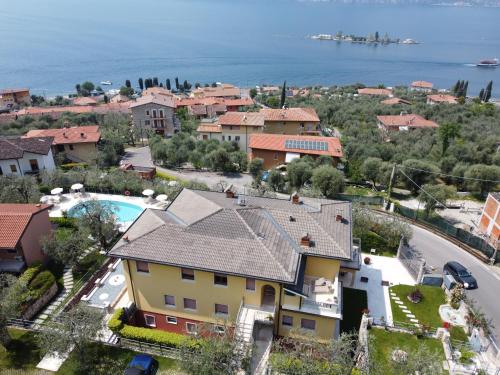 an aerial view of a house with a pool at Villa Due Leoni - Residence in Brenzone sul Garda