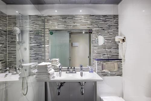 Hotel Ronda Lesseps Image