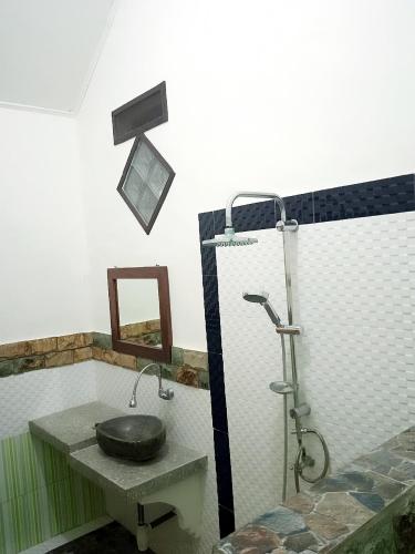 a bathroom with a sink and a mirror at Yayan Bungalow in Gili Islands