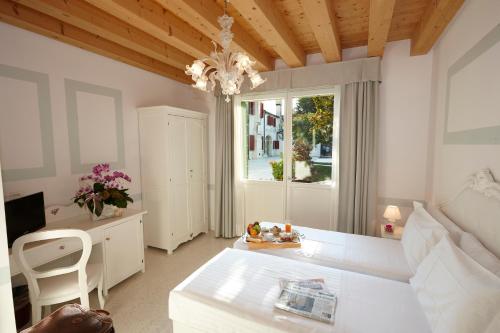a living room with a couch and a table and a window at Hotel Villa Patriarca in Mirano