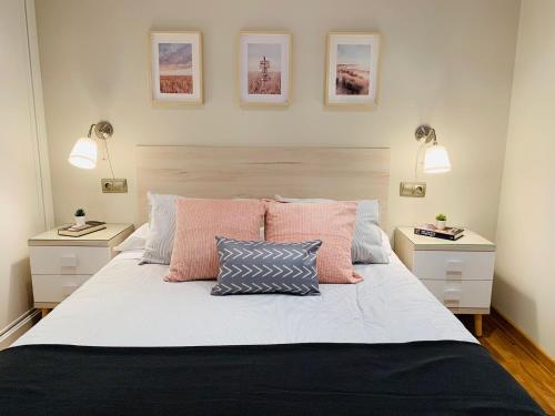 a bedroom with a large bed with two night stands at Apartamento Pereiro Viveiro in Viveiro