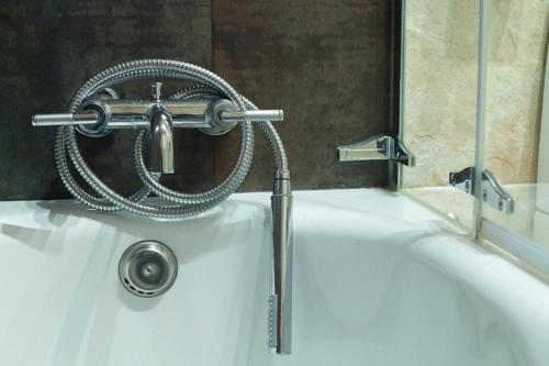 a bath tub with a hose on top of it at Hotel Puerta Gamboa in Vigo