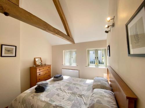 Postel nebo postele na pokoji v ubytování Guernsey Cottage