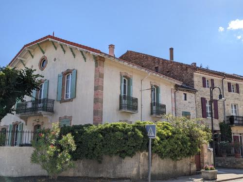 Das Gebäude in dem sich die Villa befindet