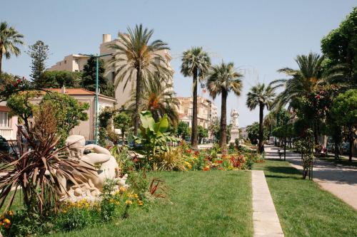 Κήπος έξω από το Résidence Châteauneuf