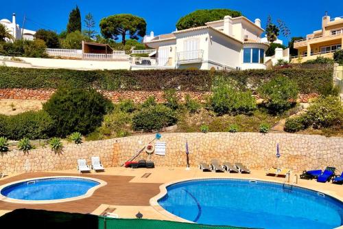 Art 13 - Apartamento com ar condicionado e piscina