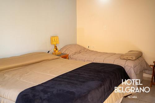 Tempat tidur dalam kamar di Hotel Belgrano