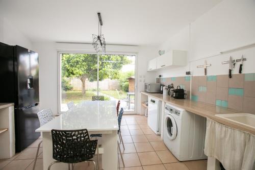 a kitchen with a sink and a dishwasher at Maison avec jardin à 2mn du centre in Périgueux