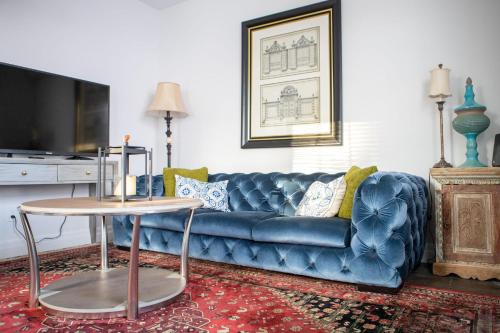 2bdrm Victorian Style Tiny home in Burlington Core