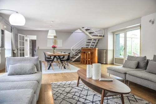 a living room with a couch and a table at VILLA KER BLEUENN * 10 PERSONNES * PISCINE * SAUNA in La Fresnais