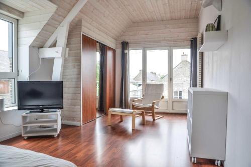Televízia a/alebo spoločenská miestnosť v ubytovaní VILLA KER BLEUENN * 10 PERSONNES * PISCINE * SAUNA