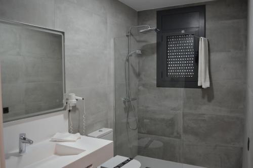 Hotel Gran Sol tesisinde bir banyo