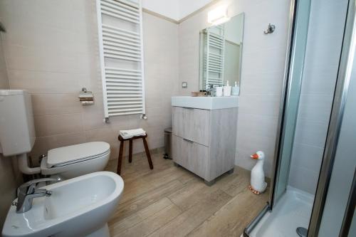 Ένα μπάνιο στο B&B Pousada Rio Aosta-servizi di Bed and breakfast