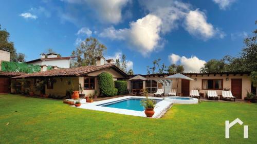 Gran Casa en Avándaro con Alberca