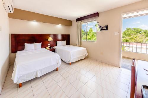 Postel nebo postele na pokoji v ubytování Hotel Maria del Carmen