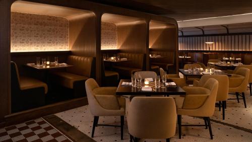 a restaurant with tables and chairs in a room at Kimpton Cottonwood Hotel by IHG in Omaha