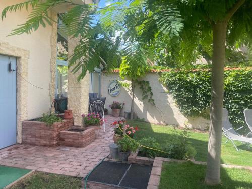 a patio with plants and flowers in a yard at MonPe apartmánik s atmosférou in Komárno