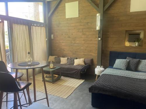 a living room with a bed and a table at MonPe apartmánik s atmosférou in Komárno