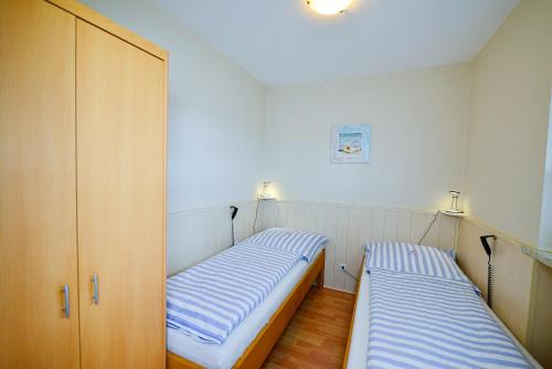 Llit o llits en una habitació de Am Sahlenburger Strand AS12