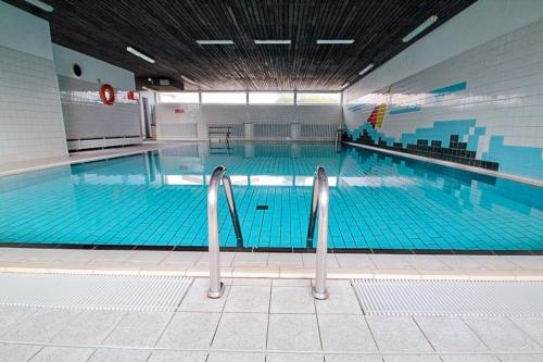 a large swimming pool in a building at Haus Frische Brise 1507 in Cuxhaven
