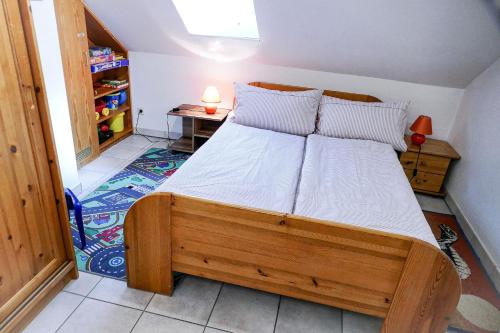 a bedroom with a bed in a room at Haus Horizont H14B in Cuxhaven