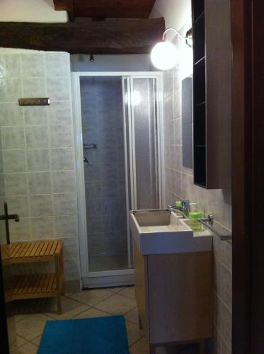 a bathroom with a shower with a sink and a sink at -Ortaflats- Appartamento Belvedere in Orta San Giulio