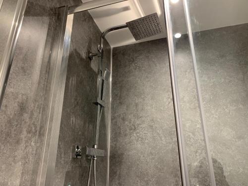 Bilik mandi di Cosy Studio Flat - Near City Centre