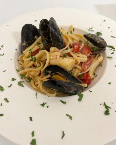 ホテルの敷地内または近くでの食事または食べ物