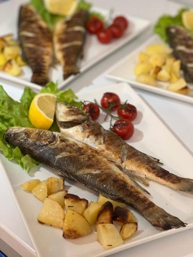 ホテルの敷地内または近くでの食事または食べ物