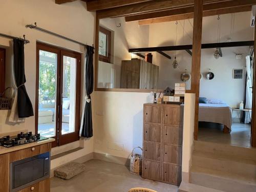Kuchyňa alebo kuchynka v ubytovaní Borgo Lianti case vacanza Sardegna