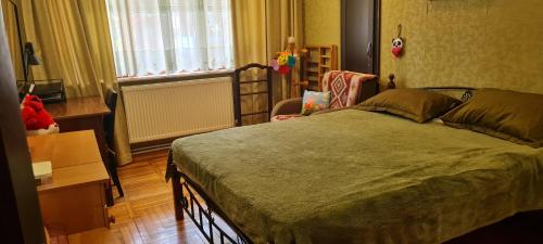 Rúm í herbergi á Comfortable apartment in Batumi