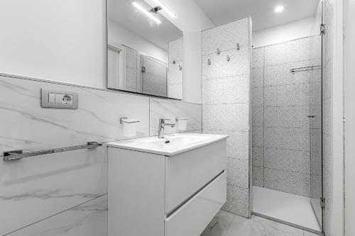 A bathroom at Tenerifeopenhome Luxury prestige studio in playa las americas