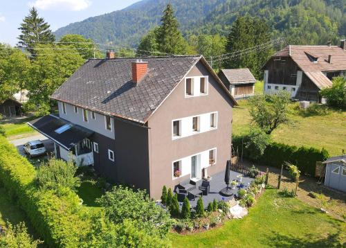 an aerial view of a house with a yard at Lintschis Ferienwohnung in Vorderberg