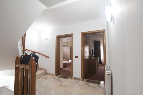 a room with a staircase leading to a bathroom at Casa Teju in Slănic