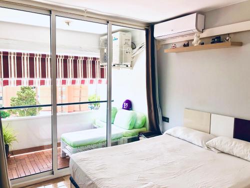 Giường trong phòng chung tại Apartamento Flamingo Puerto Marina - 150m Playa