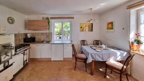 Kuchyňa alebo kuchynka v ubytovaní Strasser´s Mountain Home