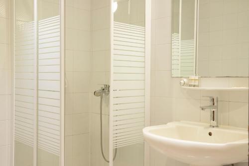 Gallery image of OCEANA Beach Hotel in Paralia Panteleimonos