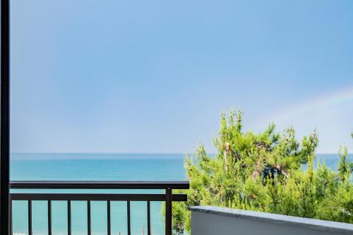 Gallery image of OCEANA Beach Hotel in Paralia Panteleimonos