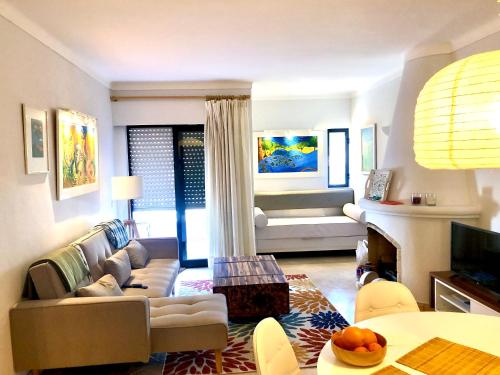 Art 13 - Apartamento com ar condicionado e piscina