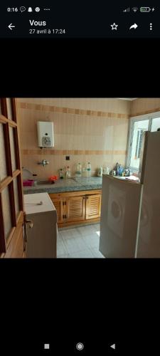 a kitchen with a sink and a refrigerator in it at Appartement in Taza