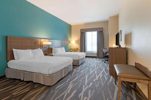 Katil atau katil-katil dalam bilik di Best Western Plus Centralia Hotel & Suites