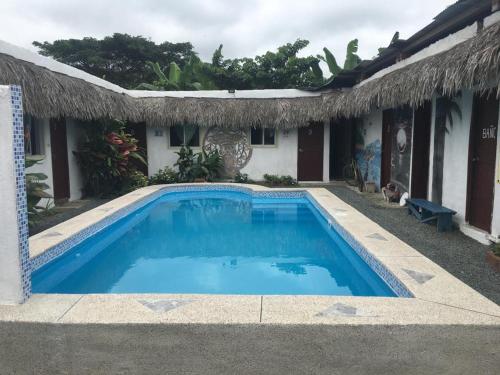 a swimming pool in front of a house at Hostal San Andrés de k-noa in Canoa