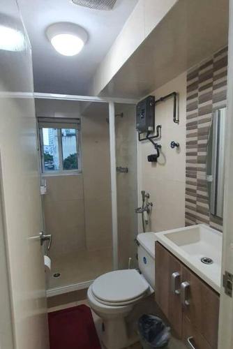 a bathroom with a toilet and a shower and a sink at R.1109 Estudio ejecutivo. in Panama City