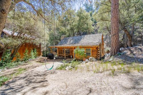 ENJOY - An Authentic Log Cabin - Purple Beds - Games - 420 OK! Pets Stay FREE