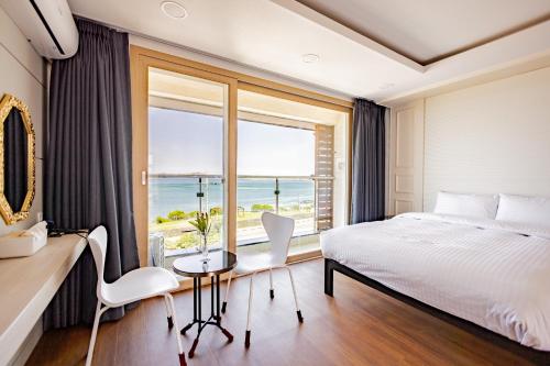 Postel nebo postele na pokoji v ubytování Jeju Arumdaun Resort