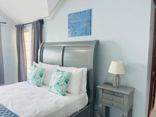 Ένα ή περισσότερα κρεβάτια σε δωμάτιο στο Luxury Apartments and Rooms,The Lagoons