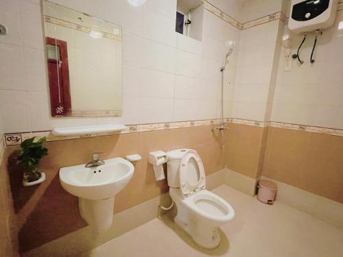 a bathroom with a toilet and a sink at GreenHome Hotel in Hai Phong