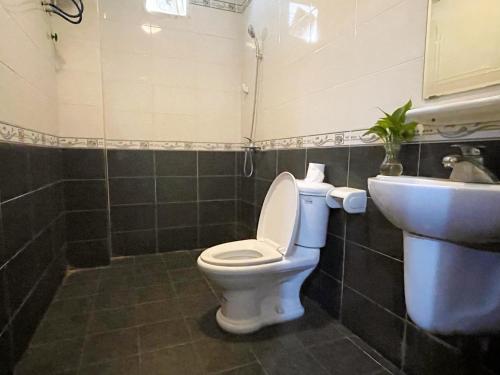 a bathroom with a toilet and a sink at GreenHome Hotel in Hai Phong
