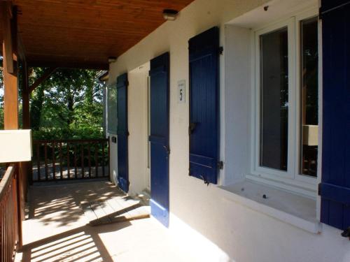 Balkoni atau teres di Villa in Les Forges with Golf & Pool Access