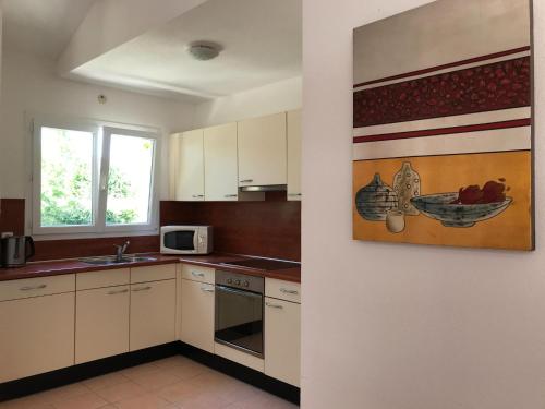 Dapur atau dapur kecil di Villa in Les Forges with Golf & Pool Access